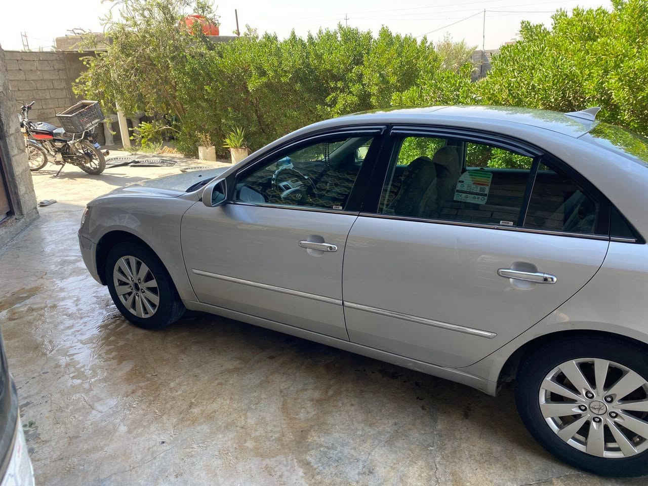 سلام عليكم 
سوناتا 2009 رقم بغداد محرك سته سلندر لا تنقيص ولا تبخير فقط صوت رواجز اول ما تشتغل الصبح  الكير كفاله   تخم تاير جديد. زوج درايم شفتات جديد حاويه قبل اسبوع مبدلهن 
السياره تبريد ثلج   كامله راديترات  وبنكه كله جديد  
السياره حلوه وكاعده  نقصها فقط صدر امامي ما اكله 50 بال ٪. لا اكلك صدرها يراده فقط الامامي    السياره ضررها  فقط البنيد مبدل نفس الون بلادي مع الباب الخلف السائق الباقي كفاله عامه  لا صبغ ولا معجون ولا شي فقط تبديل والسونار بالصور 
السعر 109 وبيها مجال قليل 

مكاني ديالى كنعان 
***********
