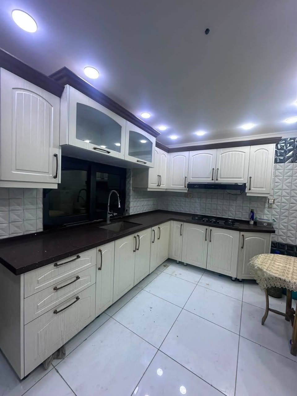 إعلان دار للإيجار - العرصات الهندية
✨فرصة مميزة للسكن في موقع حيوي وراقي جداً (فرع معجنات الطاحونة)

.المساحة: 250 متر.

الحالة: مؤثث بالكامل (أثاث راقي).

التصميم: 2 غرفة نوم | صالة واسعة | حمام.

الملحقات: كراج سيارات خاص.

📱 للمعاينة وتفاصيل السعر، يرجى الاتصال 

بـ:المهندس مهيمن اللامي: 

***********

