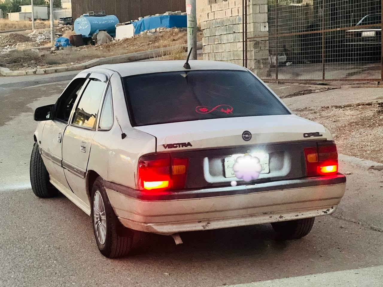 🚗 فرۆشتنی ئۆپڵ (Opel) — نموونەی جوانی و پاکی!
​مۆدێل: ١٩٩١
​مەکینە: ٢٠ (2.0)
​گێڕ: عادی
​جۆر: ئاڕمی پلاستیکی سلێمانی
​نرخ: ٢٠ گەڵا و مامەڵە
​شوێن: سلێمانی
​تایبەتمەندی و مواسەفات:
​📱 ناو ئۆتۆمبێل: شاشە ئایپاد و کامل جوانکاری
​☀️ سڵایت: کارەبایی بیلاد (ئیش ئەکات)
​⚡ جامەکان: ٤ جام کارەبایی بیلاد (ئیش ئەکات)
​💡 کارەبایی: فڵچە لایت، گەرمی، و کامڵ کامڵ کارەبایی هەموو گیانی ئیش ئەکات
​🛞 تایە و ویل: تازە
​🧼 دۆخی ناوەوە: لۆک لۆک
​✨ دۆخی دەرەوە: زۆر جوان
​🛠️ دۆخی ئۆتۆمبێل: بێ تەقە و ڕەقە، بێ مەسرەف و ماڵی دۆستە
​مەرجەکان:
​✅ بەشەرتی گێڕ، مەکینە، دار و بەرد!
​📞 ژمارەی پەیوەندی: *********** السليمانية, العراق
