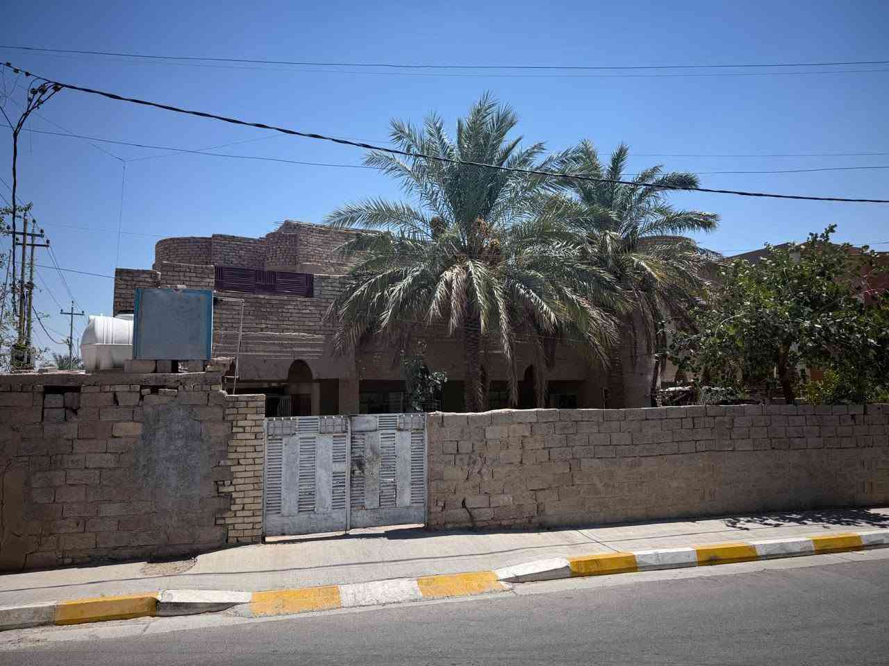 بيت ركن مساحة ٣٨٠ قرب جامع المعاضيدي الركن المقابل له ..البيت ركن يطلع على الشارع الرئيسي 
للأستسفار مراجعة مكتب مصطفى الحلبوسي او الاتصال على الرقم
***********
