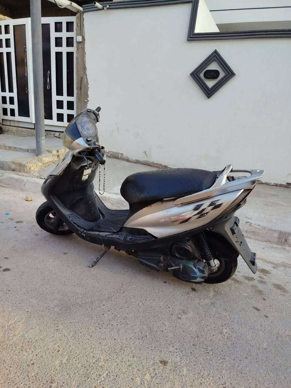 ماكس 140 دراجه محرك بعده بالچيس ما مفتوح تابرات جديد بريكات جديد . نقصها فقط باتري تشتغل هندر.. دراجه مال شغل وين ما تريد اطلع بيها مكانها بغداد الشعب  سعرها 225  ***********
