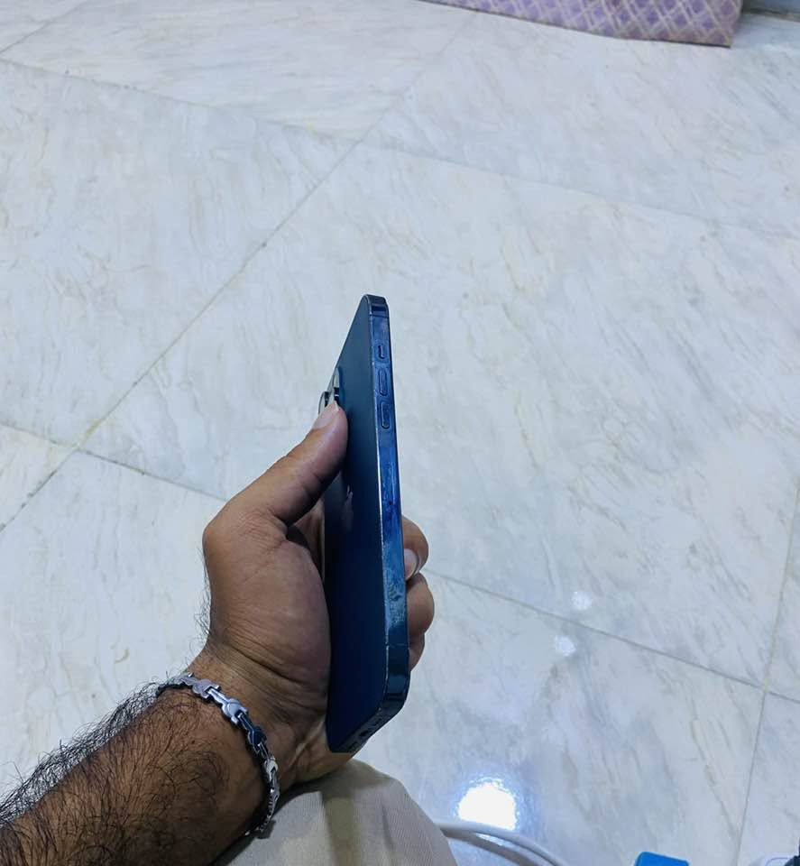 12برو ماكس ذاكره 128بطاريه 100الجهاز مستبدل فقط بطاريه نوعيه وسط الجهاز كله شغال وحلو سعرا 320
