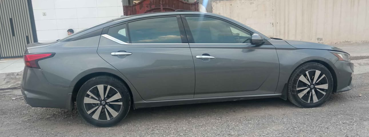 2021 Nissan Altima SL
 نيسان التيما
السعر بلاش.   125 ورقه مجال
عليها    6  أوراق غرامة  تنزل من السعر
رقم  اربيل
رقم سنوية جديد
شرط التحويل و الوكاله 

بصمة ابواب و تشغيل
تشغيل عن بعد 
فتحة سلايد 
شاشة 
كاميرا
حساسات 
رادار امامي و خلفي و جانبي
كشنات كهربائي و جلد و تدفئة
ستيرن هيتر
بروجكتر
لايت ليد و عدسة 
تحديد مسافة بين سيارة و سيارة كدامها 
تحديد مسار 
تبريد قطعتين 
ماشية   160  الف

الضرر  3   قطع صبغ بدون دواخل بدون ارباك 
السعر.   125  ورقة مجال
مكان.  السيارة.      أربيل خبات
***********           كورك واتساب
 ***********              اسيا أربيل, العراق
