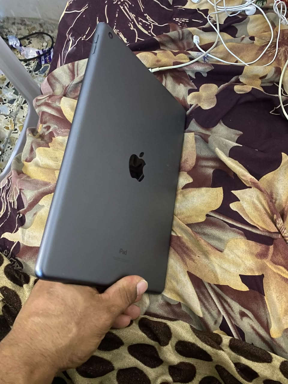 آيباد ٩ • ٦٤ • مقفل