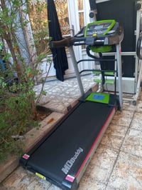 جهاز جري استخدام منزلي نضيف جدا وزن يتحمل ١٤٠كيلو بي حزام تكسير شحوم ت...