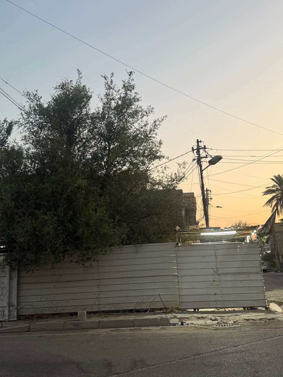 السلام عليكم عندي بيت  ركن طابو ملك صرف في منطقه الزعفرانية حي الربيع قرب مدرسه ألمها للبنات البيت تعبان ابيعلك قطعه كامله قطعه ارض مساحتها من 115 إلى 120 متر من تتفلش تبين المساحه شكيد سعر المتر مليون ونص للاستفسار اتصل على هذا الرقم *********** او *********** حسين التبين, القاهرة

