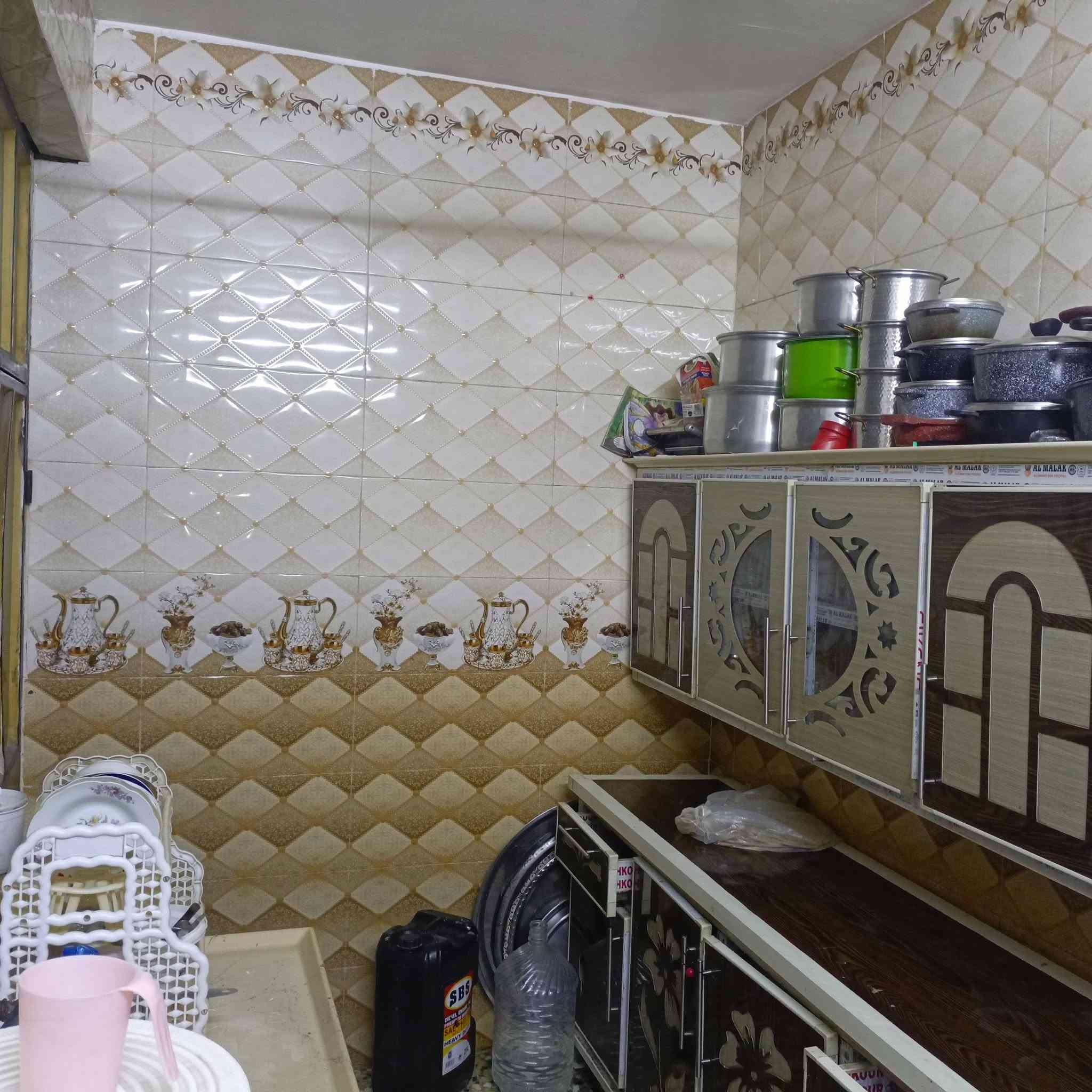 السلام عليكم بيت طابق ونص110 م  زراعي سند 25عل شارع العام شارع السمكه ماي خطين كهرباء خطين يعني حتى السحب ماتحتازة قريب عالشارع العام قريب على السوق خدمات كامله مجاري ماء كهرباء سعر البيت 62 مليون***********بي وات ساب
