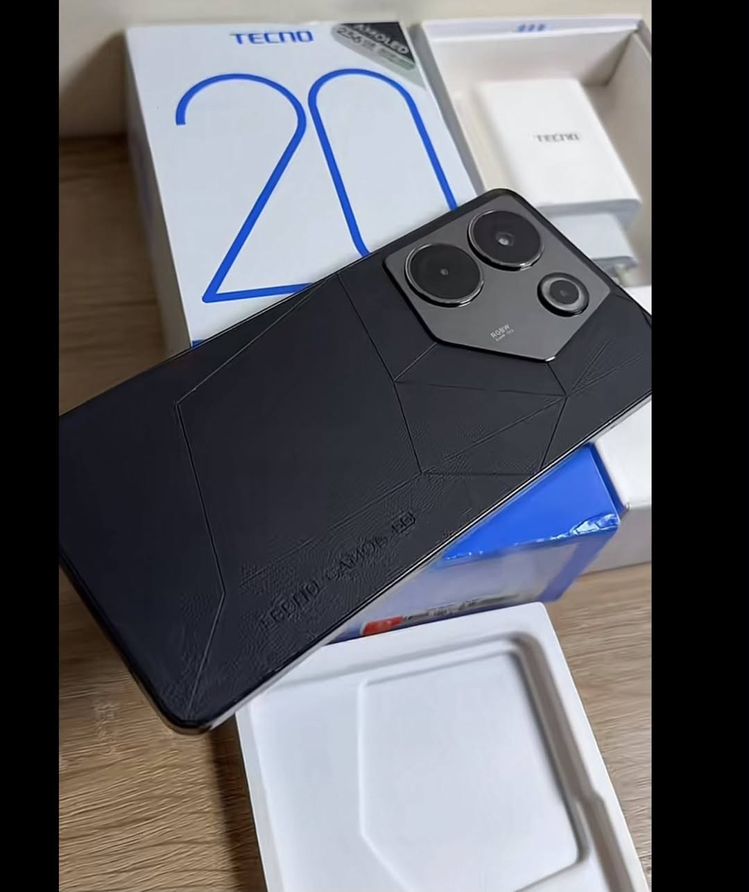 تكنو كامون ٢٠ برو 5G • ٢٥٦ • بطارية ١٠٠٪