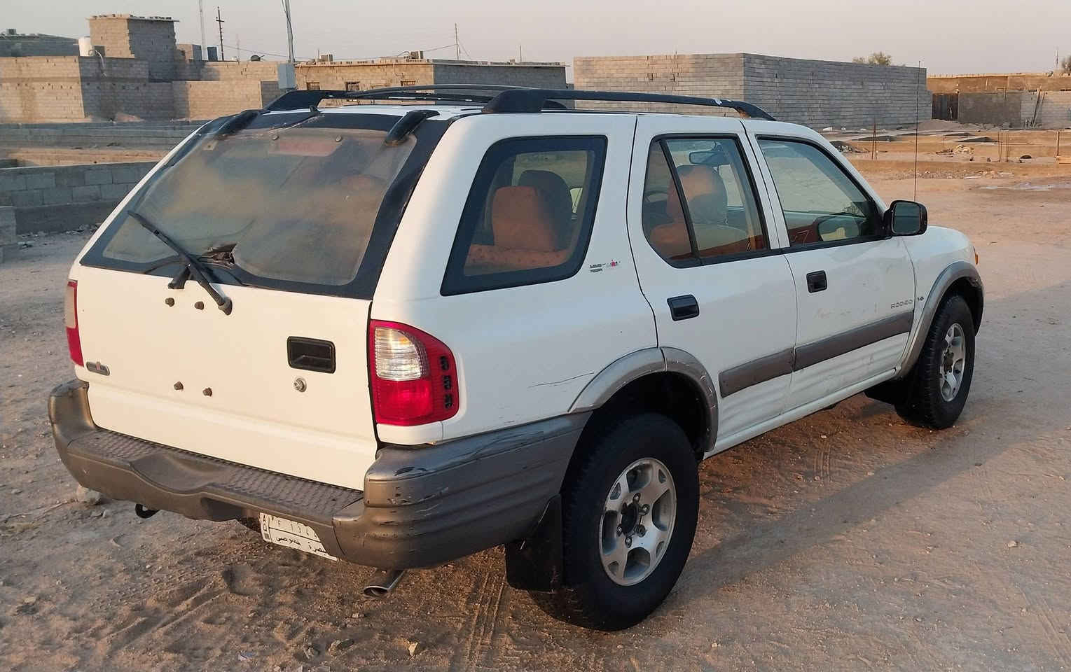 السلام عليكم للبيع جيب اسوزو ريدو
موديل2000 رقم بصره تحويل ثاني يوم مكينه وكير 3000تماتيك كفاله جدد ويلكب تخم تاير وحداده جدد كهربايات  كلها شقاله عينه ليزريه  دواخل عسلي جددكلش بطاين وكشنات ودوشمه جديده سياره مال بيت على وضع الشركه كلشي شقال بيها السعر(37)وبيها مجال مكاني بصره زبير للتواصل(***********)
