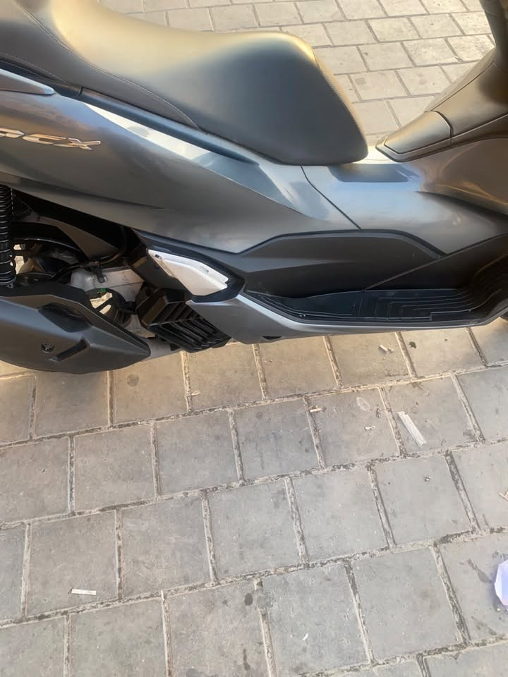 بيسي أكس جيل 4ياباني 🇯🇵مكينه 125دراجه بحالت وكاله ولا غلطه أبي أس مايحتاج اسولف عل نضافه دراجه مال كلشي وكلاشي سعر 24ورقه خاص ماجوب شراي يتصل***********

نص مكتوب في الصور:
- 1 / 6 Мотоаукционы Honda PCX 125 Honda PCX 125, 125 см3, пробег 2 449 км Артикул 3-452-874 Дата торгов 1 октября 2024 Время торгов 12:42 Линия B Порядковый номер в линии 2663 HONDA PCX 125 JK05 256.000 ¥ motobay.su