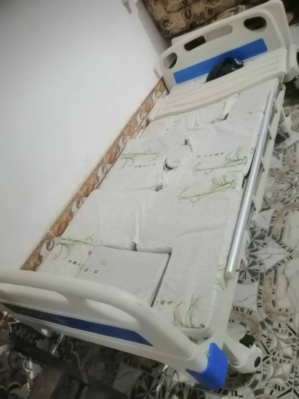 ا غراض بيت  للبيع جربايه او ديوان او عربانه شحن مال معوقين المكان ناصرية مركز التصال عله الرقم ***********
