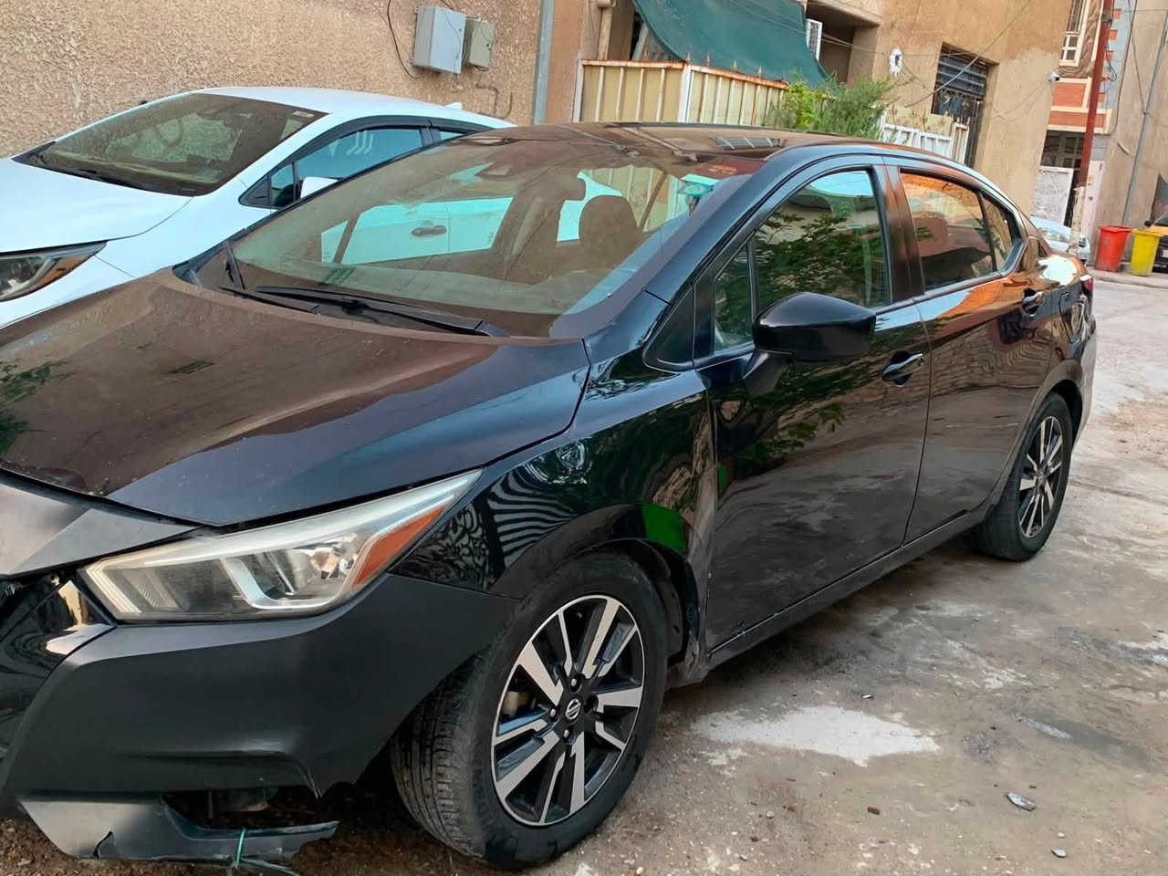 نيسان فيرسا موديل2022 sv وارد امريكي بيه ضربات خفيفه موجوده في الصور سعر94ورقه وبيه مجال رقم ***********
