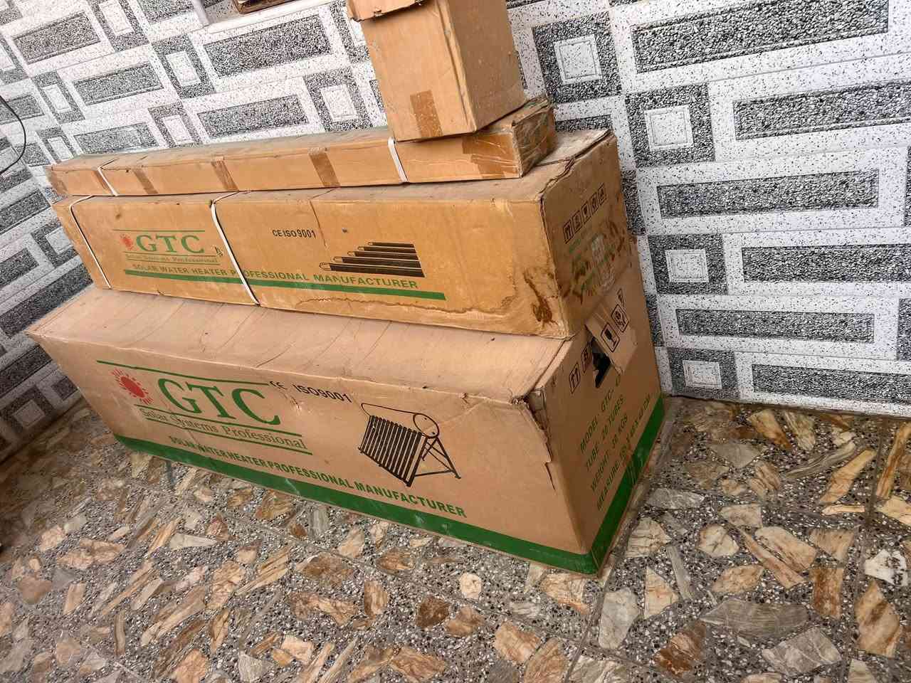 ميز طعام آخو جديد كيزر عل طاقه شمسيه مامستعمل تخم جلد ٨ مقاعد ثلاجه الحافض غراض بيت نضيفه جدن مكان مدينه الصدر ***********
