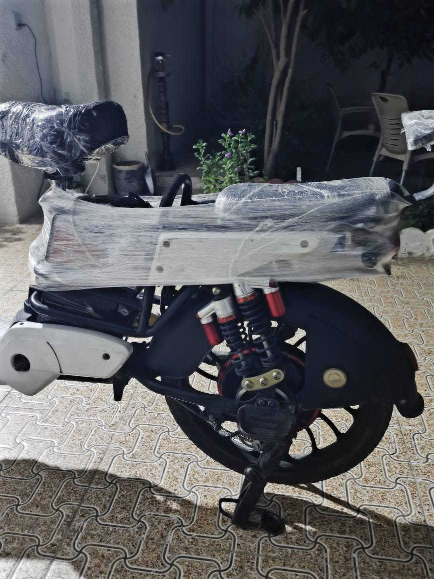 يا الله السلام عليكم دراجة شحن 4 بطاريات خير من الله بطاريات نضاف 4 سرع شاحنة جديدة تايرات نضاف لايت امامي ثلجي بك لايت شغال نقص فقط ربط وايرات الاشاير السعر 220 وبيهة مجال للشراي عنواني بعقوبة التحرير *********** بعقوبة, ديالى

