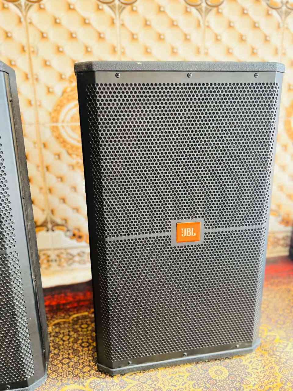 زوج سماعات جي بي ال SRX700 بعدهن بل كارتون ما مستخدمات للبيع ب 650 وبيهن مجال بسيط ***********
