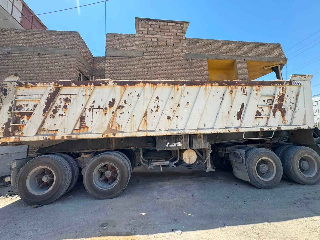 سلام عليكم عربانه للبيع مديل 2006 إماراتيه *********** $100 وبيه مجال
