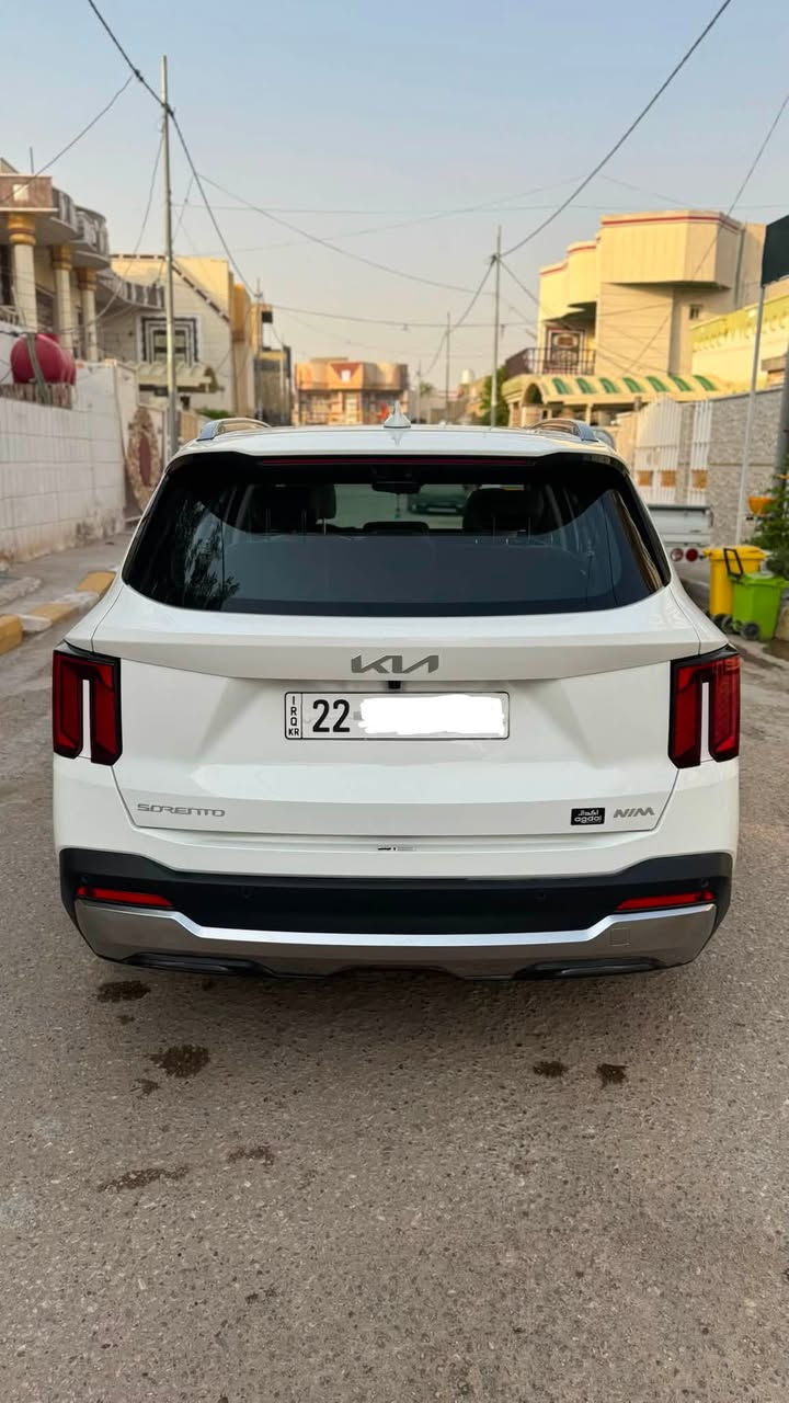 السلام عليكم
Kia Sorento 2025 
فول مواصفات رقمها اربيل 
ماشية ١٢ الف 
السيارة مكفولة كفالة عامة من كلشي 

خمس كاميرات
كشنات جلد تدفئة تبريد
تسخين تبريد
بانوراما 
شحن لاسلكي
داتا شو 
الصندوق الخلفي كهربائي
ويل ١٩ 
حساسات جانبية
٦ سلندر 
كير ماوس 
بريك طوارىء خلفي( اي شي خلف السيارة تلزم بريك تلقائيا)
تبريد ٣ قطع
٧ راكب 
ضمان ٥ سنوات
السيارة مدوشمة دوشمة اصلية

السيارة زيرو من الشركة على ايدي

مكاني ديوانية 
للاستفسار خاص او واتساب ***********
