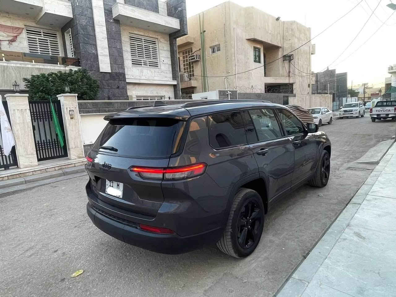 للبيع او مراوس بجارجر
السلام عليكم جيب كراند شيروكي 2023 بلاك توب رقم بغداد انكليزي بأسمي  للبيع او مراوس باليرضي الله 
 وارد امريكي ضرر نص بنيد وشويه بلجاملغ وبيها بارد بلجاملغ الخلفي كما موضح بالسونار   ايرباك سليم ماشية 58 بدون اي دواخل نهائياً 
* محرك 6 سلندر 3600
* 7 راكب 
* كير سبورت
* فور ويل 4×4
* بصمة تشغيل وتشغيل عن بعد .
* رادار  مع مانع تصادم امامي وخلفي .
* نظام الرؤية الليلية. 
* نظام تحديد المسار . 
* تحذير النقطة عمياء .
* شاحن موبايل وايرلس. 
* ويل قياس 20 انج .
* شاشه كاربلاي 
* كاميرا 360 درجة مع حساسات خلفية ورادارات جانبية
* كاميرا خلفية للمرأة الداخلية. 
* بلوجكتر امامي 
* المصابيح الأمامية زنون .
* 5 ابواب بصمة للدخول الذكي.
* تطعيم صاج خشب للمقصورة الداخلية الامامية . 
* المقاعد الأمامية كهربائية .
* المقاعد الأمامية والخلفية تدفئة .
* انارة داخلية LED 
* مكيف خلفي مع وحدة تحكم منفصلة .
* تدفئة ستيرن .  
* محدد سرعة .  
*نظام الايعاز الصوتي .
*جنطه كهرباء .
* اطفاء ذاتي autostop . وكثير من المواصفات
السياره حلوه مابيها اي نقص 
للاتصال ***********
