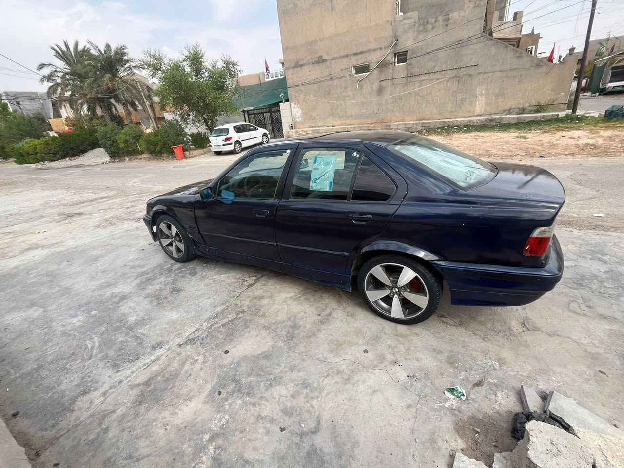 سلام عليكم سيارة BAM سيارة كشرهة حلو  نقصهة بس صدر امامي وخلفي او بور رقم انبار شرط التحويل مصفرة من كلشي السعر ٢٥ وبيهة مجال مكاني ديالى شهربان *********** يرهم مراوس  اب كيا هم شعندك نزل
