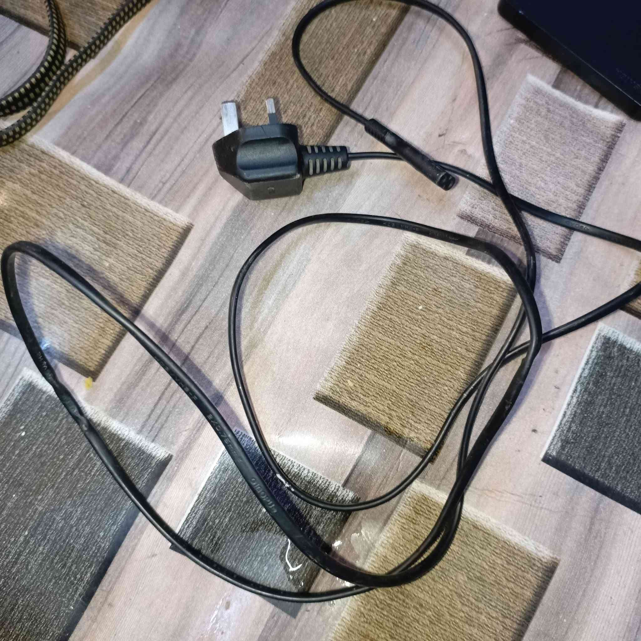 السلام عليكم عندي بلي 3البيع نضيف كلش ويا يده جديده واير مال يده جديد وبلي نضيف كلش وكامله ملحقات شغال بس الهارد بس مشكله الجهاز شغال تجي وتشوف بعينك الشراي يجي خاص مكاني البصرة حي الخضراء مقابيل محد النفط الرقم ,*********** مراوس اراوس بيع ابيع السعر90ال وبي مجال قليل الشراي
