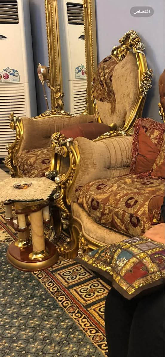 تخم مصري ملكي دمياطي نحت يدوي 
المهتم ويعرف قيمته الحقيقية يتواصل وياي 
***********

نص مكتوب في الصور:
- اقتصاص