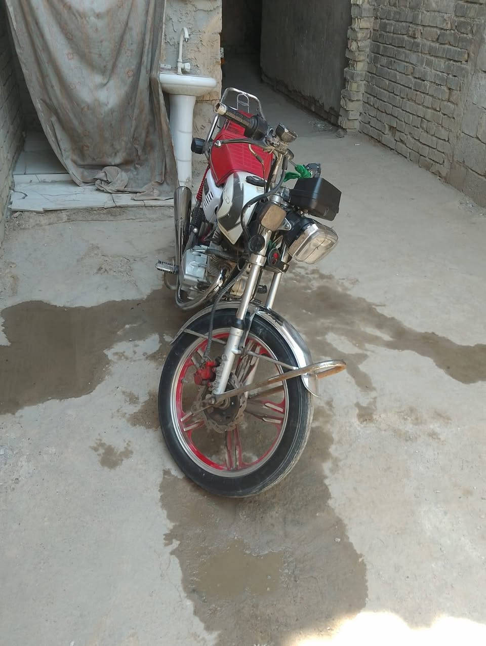سلام عليكم دراجه للبيع مؤديل ٢٠٢٠ الدراجه مكفوله كير ومحرك  السعر ٤٠٠ وبيه مجال ***********هاذه رقمي
