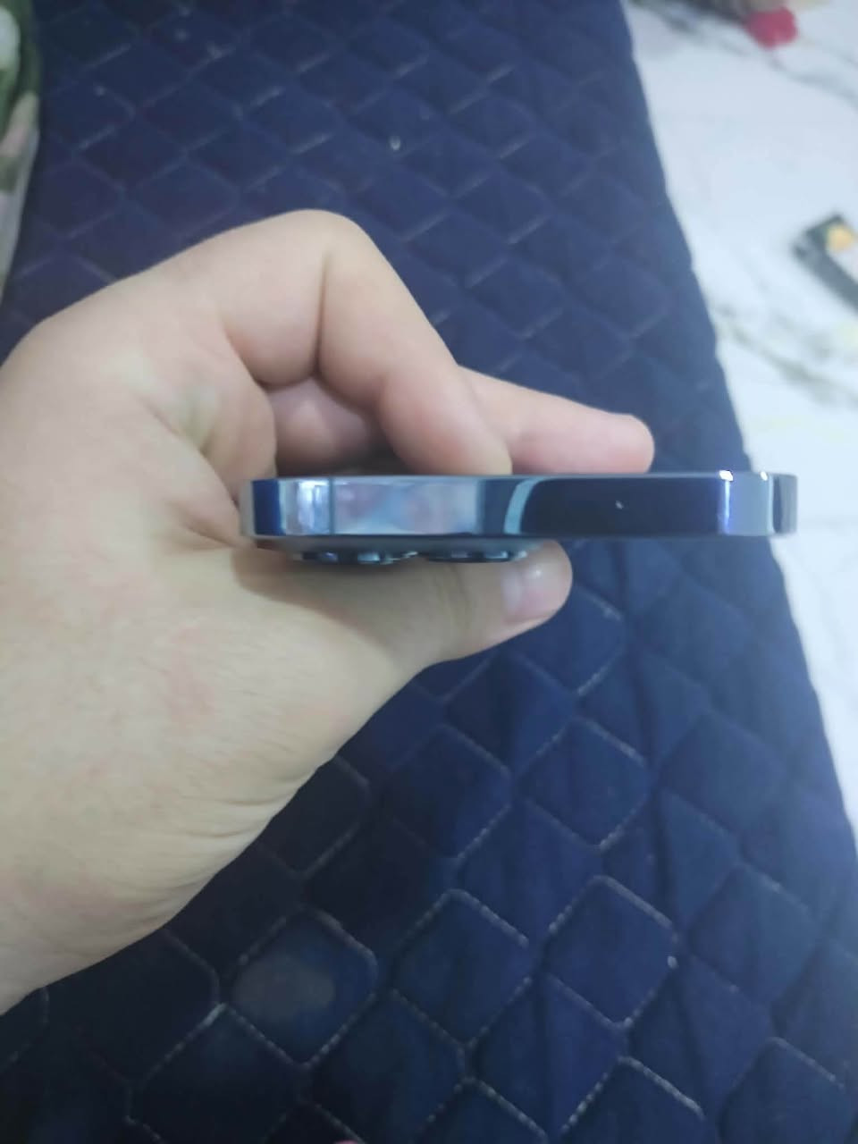 ايفون 13 برو 
ذاكرة 256 
بطارية 76
تك شرق اوسط 
كرتونه موجود 
سعر الجهاز 575 بس مجال حك الجيه. بس مو اكثر وشعندك ايفون اعارض وياك حسب القناعه 

***********
