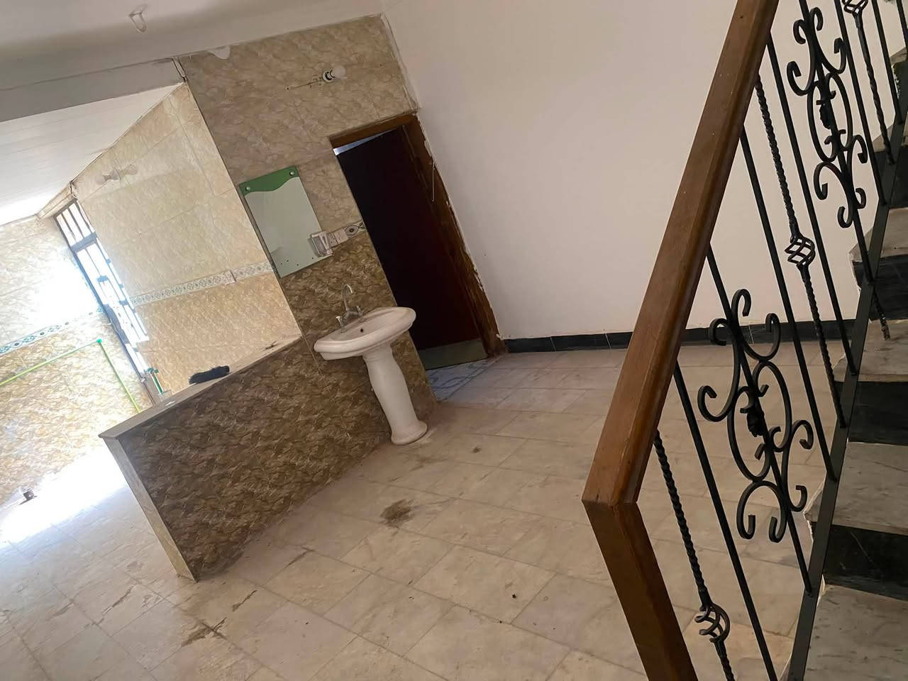 لليجار
بيت ٣ غرف نوم 

صاله مطبخ وخدمات 

موقع مميز جدا وهادى

إيجاره مليون 

يصلح نشاط تجاري 

للستفسار 

*********** واتساب
