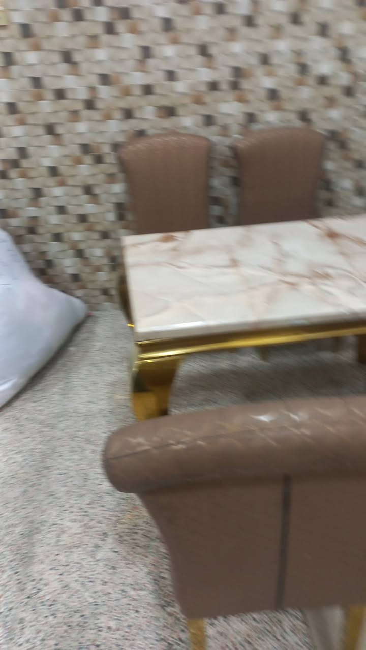 السلام عليكم ميز طعام مرمر اربع كراسي العنوان ناصريه السعر 250 رقم الهاتف***********
