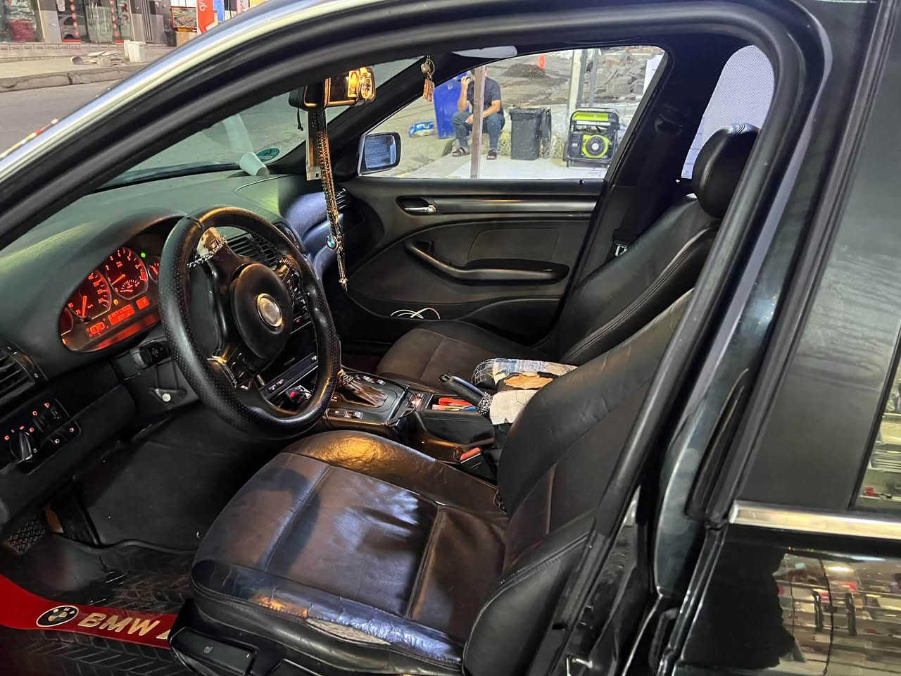 Bmw E46
2004
سه ياره كه مه نه فيسته 
گيرو مه كينه و ته بريد به شه رت
سه ياره كي باكو جوانو بي كيشه يه
سلايته توماتيك مه كينه 525i
گورينه وه ده كه م له سه ر دل كرتن
رقم *********** أربيل, العراق
