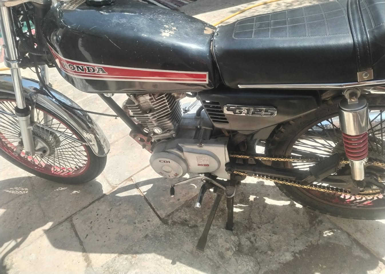 سلام عليكم دراجه للبيع أوراق صولي دراجه ما بيه شي كهربائياته جاهزه سعر 550وبيه مجال مكان رفاعي
***********
