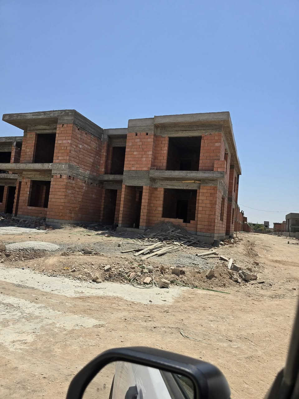 دار سكن للبيع .المساحة ٢٠٠ متر في مجمع السخاء مجاور مجمع نوروز خلف المدينة الترفيهيه المركزيه الجديده في بعقوبه..حي المعلمين .مجاور دور المعجون القديمه..تم دفع مبلغ ١٢٠ مليون والباقي مبلغ ١٨٠ مليون تسدد بنظام الاقساط كل ٣ اشهر ١١ مليون. ...وهي مشموله بنظام القرض المصرفي ١٢٥ مليون... ولم نستلمه
..علما ان رقم الوحدة السكنية في المجمع C39 ركن في بداية مدخل المجمع..للراغبين بالشراء الاتصال على الارقام/ ***********///***********
