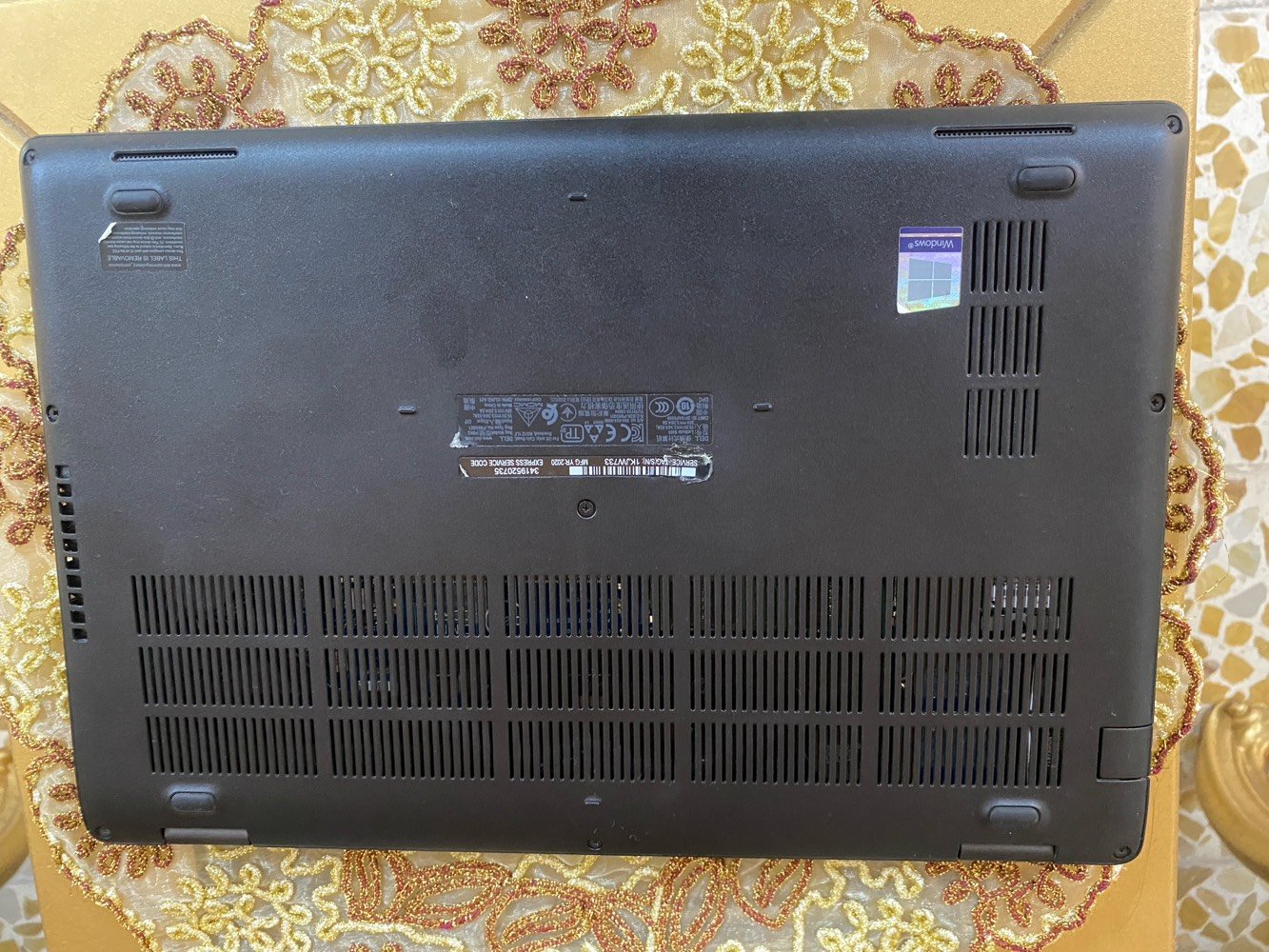 لابتوب ديل 5400 كور i 5 الجيل8 ssd 
256  ارام 8 شاشه لمس حجم14 تواصل وتساب ***********