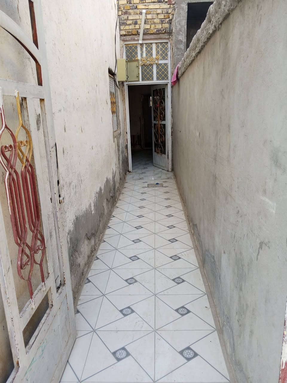 البيت لليجار المساحه ١٠٠ متر 
العنوان حله مفرك عنانه سنجار خلف 
معمل البلاستك الاتصال عل رقم ‏‪‏‪***********‬‏
