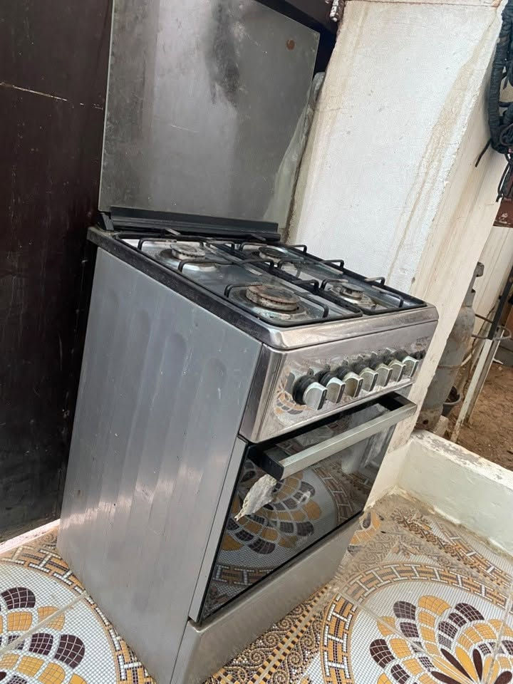 للبيع جربايه قاطين +طباخ ٤عيون فرن شغال+مكناسه كل عيب مابي شغال …… شراي خابر***********مكاني كركوك
