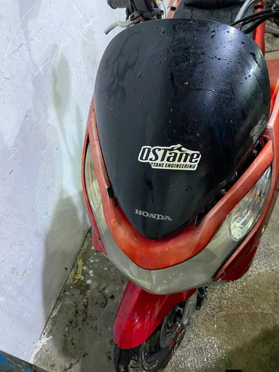 بيسي اكس (pcx) جيل اول (150) ياباني دراجة كفرات كاملة نقص بس تريشه الجوه مال صفحه اليمنه وكهربائيات مرتبه عداد يشتغل لايت يشتغل اشاير  تاير جديد بنز وتسكات جدد  دبلات ستيل خلفي جديد  شغالة  نكرة سلف مكينتها ناعمه  السعر ((850)) وبيها مجال ماكو هيج فقط ترتيبات بسيطه جدن تجي وشوف 
مكفولة الدراجه عشائرياً وكلشي من العيب الشرعي مثلن شركه وغيره وغيره  عنواني بغداد عبيدي وحي النصر  متواجد بيهن   (((***********)))
مو شراي لتعبني فدوة اروحلك
