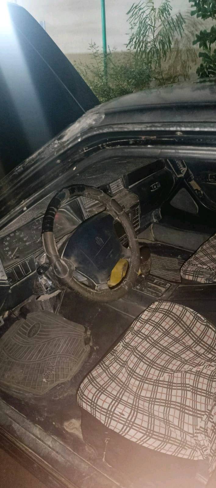 سياره كراون موديل 91 سياره حلوه ونظيفه مكينه حلوه ناعمه نظيفه والكير كذلك السياره حلوه بس مهموله السعر 35 وبيها مجال العنوان البصره قضاء شط العرب التنومه الصالحيه 772 256 3206