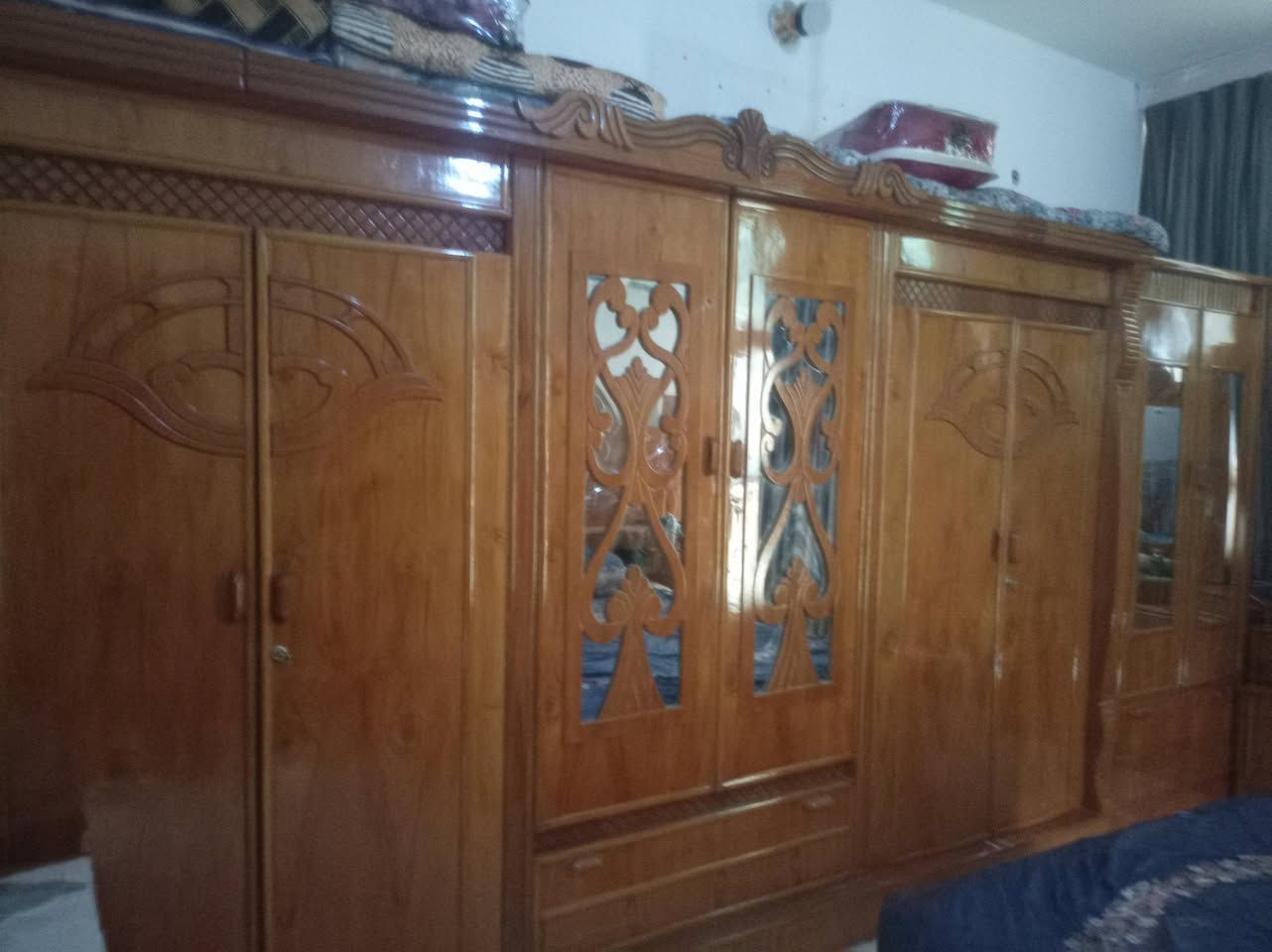 غرفه داخل خارج صاج لبيع ٦طابق واحد ***********
