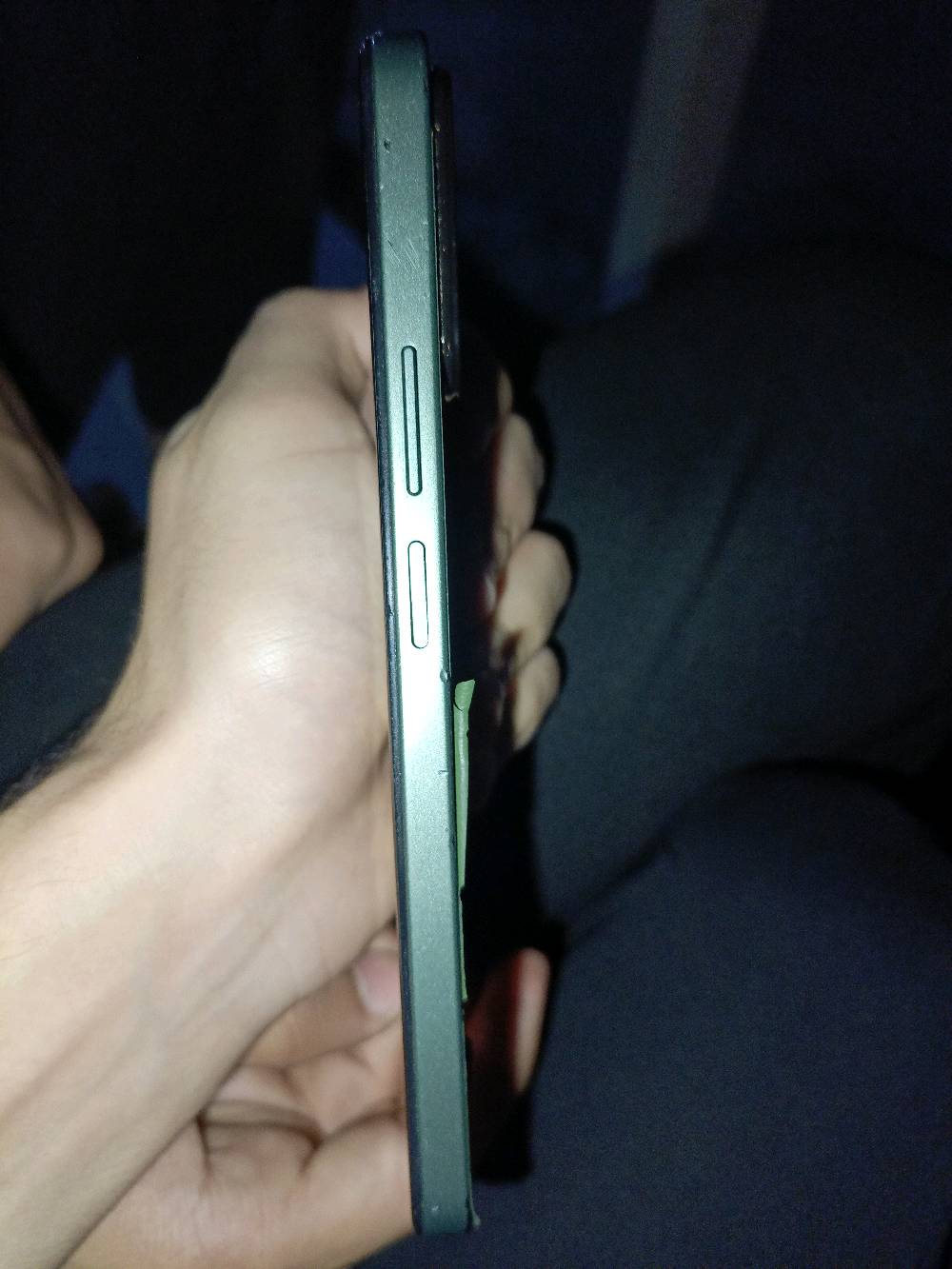 موبايل هونر x7c الجهاز الشاشة بيها ضربة خفيفة ما تاثر على الاستعمال ب اي شي البطارية تطول يوم كامل اوياك يجي بمعالج زين يمشي حالك ب اغلب الالعاب و يشغلك 60 فريم ببجي و مثل الورد ذاكرته 256
ممكن تذكرلي شنو الرام بالضبط ونسخة الجهاز كاملة، يعني Honor X7c شكد رام وشكد تخزين؟: 
256 و الرام 8+8
وين مكانك بالعراق حتى المشتري يعرف إذا يگدر يستلم حضوري لو شحن؟: 
ديالى السادة
الجهاز مفتوح/نظيف من حساب غوگل وما بيه أي قفل أو نمط، لو جاهز للبيع مباشرة؟: 
الجهاز مستعمل مامفتوح 
شنو المتضمنات ويه الجهاز: الشاحن، الكيبل، العلبة، الكفر، أو أي ملحقات ثانية؟: 
الشاحنه و الواير 
بالسعر عدك مجال للمساومة لو تريد تكتب آخر سعر ثابت؟: 
اي السعر بي مجال 
للتواصل واتساب الرقم ***********