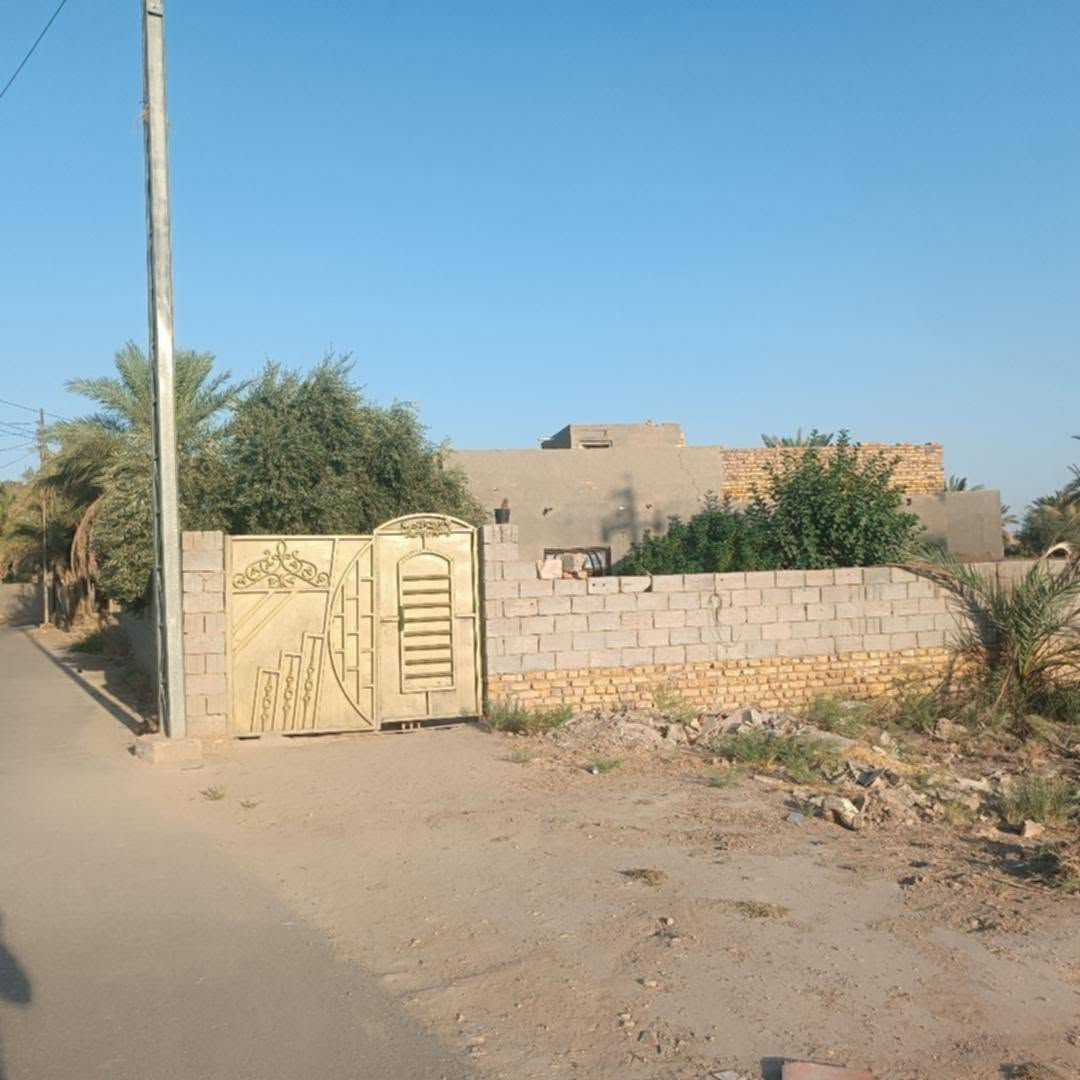 🏠 للبيع: بيت مع عَرْصَة بموقع مميز
📍 الموقع: الديوانية - طريق الدغارة (قريب جداً من الشارع العام، بالقرب من عقيل أبو المخضر ومحطة بدر الدجى).
​📄 تفاصيل العقار: 250م
​نوع العقار: بيت مع عَرْصَة.
​نوع السند: زراعي (سند 25).
​التصميم الداخلي: غرفتين، صالة استقبال، مطبخ.
​المرافق الخارجية: حديقة.
​✨ المميزات والخدمات:
​شوارع مبلطة بالكامل وسهلة الوصول.
​توفر خدمات الماء والكهرباء الرسمية.
​البيت مجهز بالكامل بمنظومة طاقة شمسية.
​💰 السعر: مناسب جداً.***********

