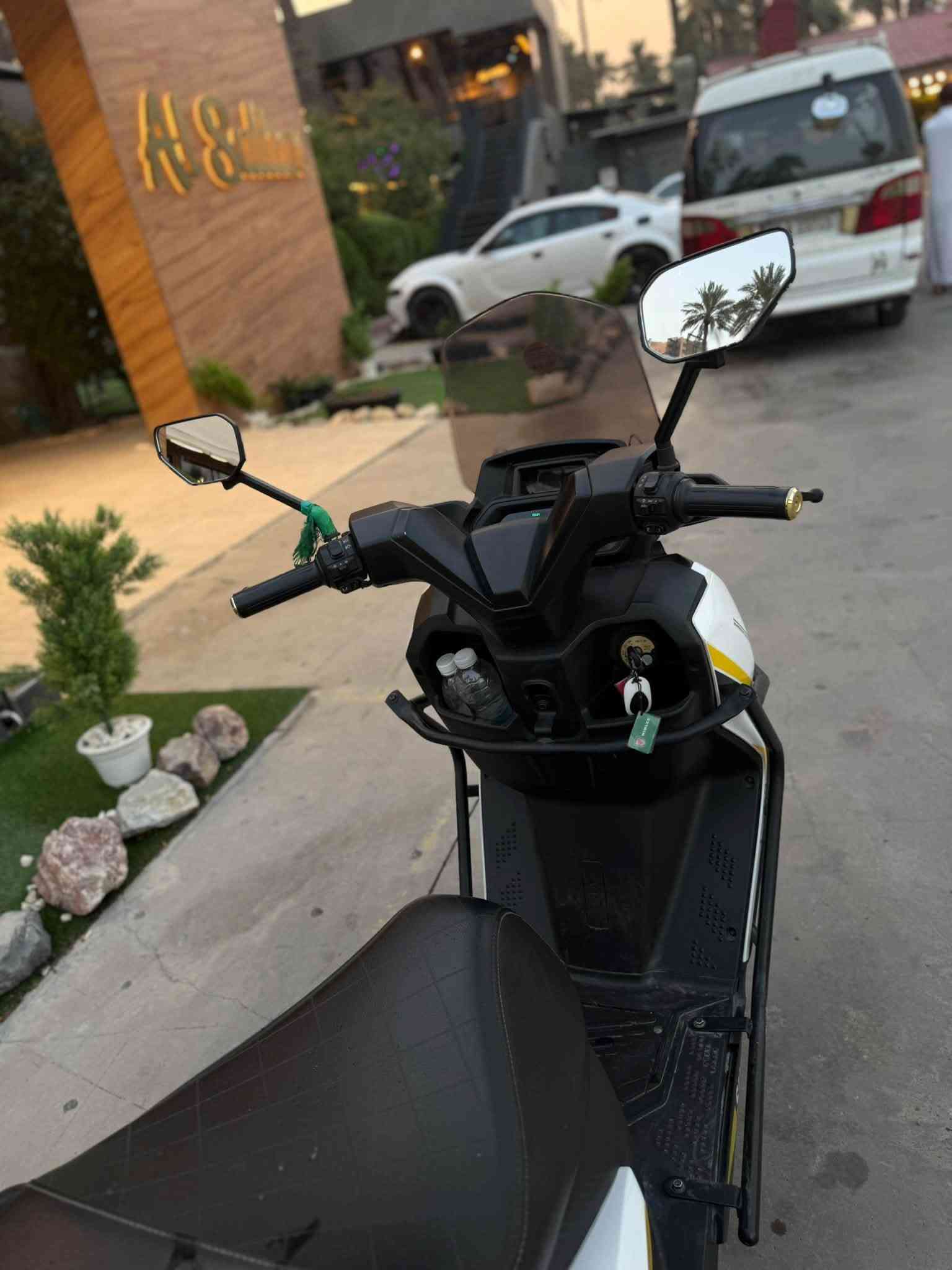 دراجه تي ماكس شحن من شركه (PHUJI)مشتريهة بواحد ونص رايدهة ب950 وبيهة مجال حك الجيه
ملف 3000

امبير 32

فولت 72

 6بطاريات كرافين مسطره

نضام بصمه تشغيل عن بعد 3 انواع تشغيل

قفل امان وحساسات

3 سرعات تمشي بل شحنه الوحده 60كيلو حقيقي عل ويز

سرعه 80حقيقي عداد 110بدون وزن

دراجه VIP كلش مريحه بل قياده بعدهي جديده 

***********
