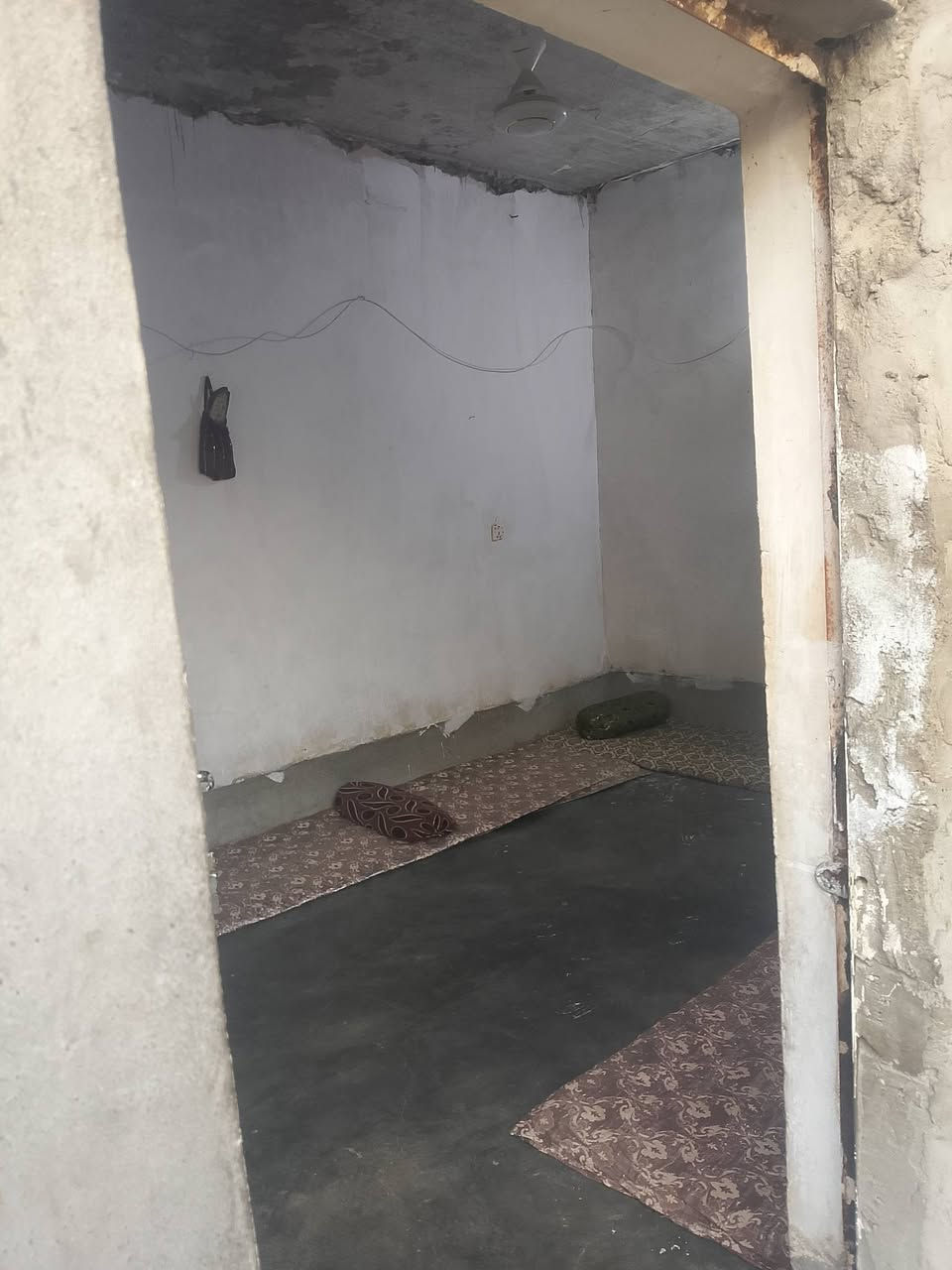 السلام عليكم بيت للبيع  زراعي مسجل بلديه يتكون من 4غرف ومطبخ وحمامين المساحه 190 متر للاستفسار الاتصال***********
