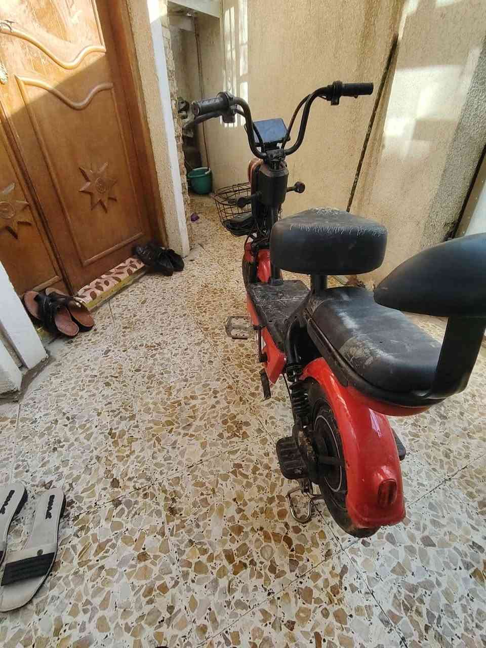 السلام عليكم دراجه شحن حجم ١٤ اربع بطاريات تمشي بس ضعيفهه بصمه وسويج بيهه  المكان الكريعات سعر ١١٥وبيهه مجال للطيبين الرقم والاستفسار *********** وتحياتي للجميع
