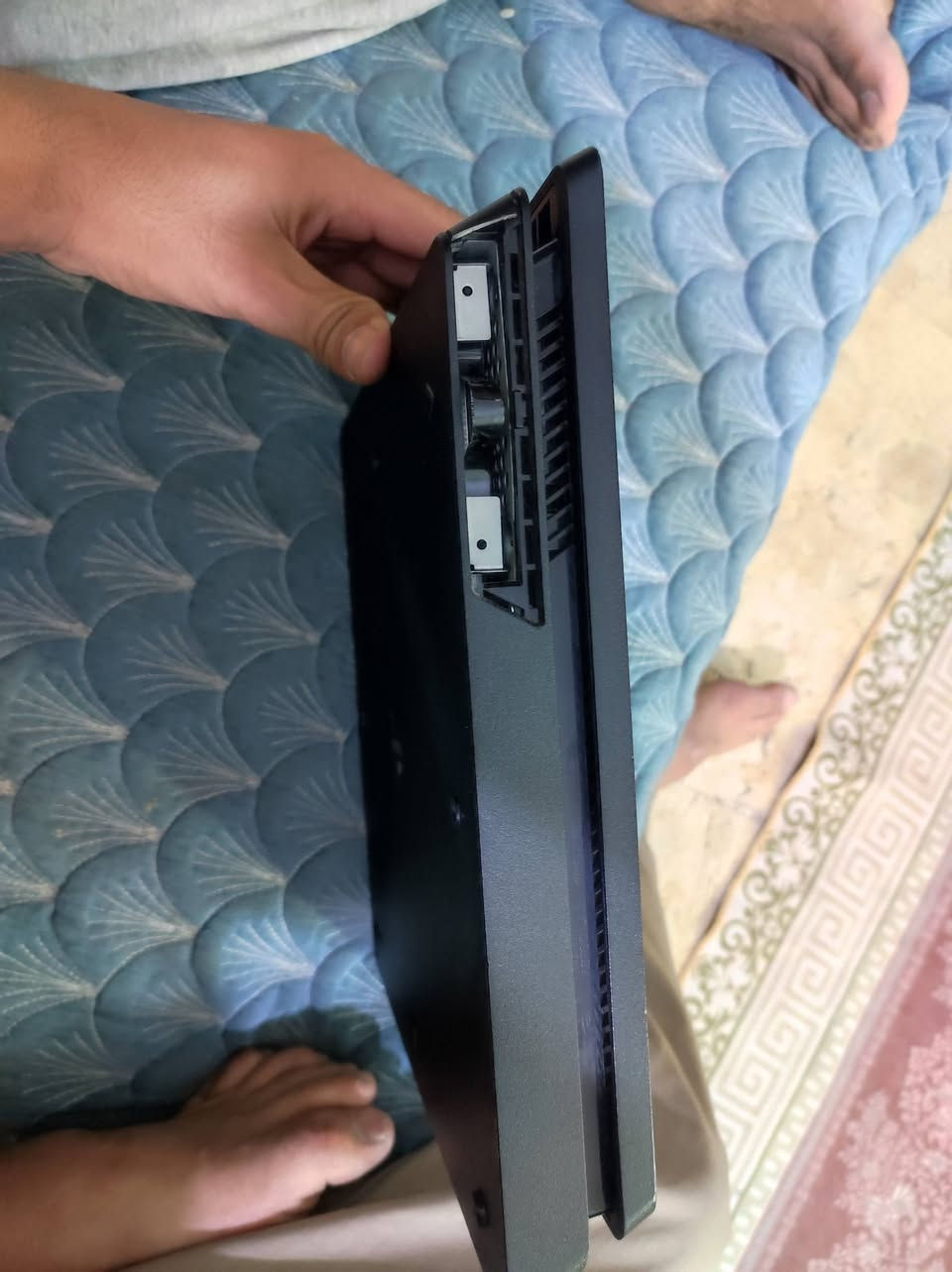 سلام عليكم بلي فور سلم مهكر مفتوح تنضيف فقط الجهاز مكفول اي خلل مابي سعره 215 و بي مجال ***********تواصل وتساب
