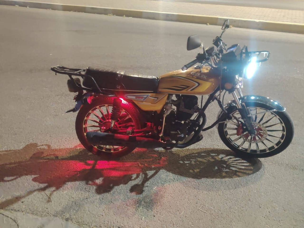 سلام عليكم ماطور إيراني البيع محرك ٢٠٠ أسود موديل ٢٤ السعر ٨٢٥ وبي مجال حك الجيه المكان الرمادي التءميم لاستفسار *********** ويرهم مروس
