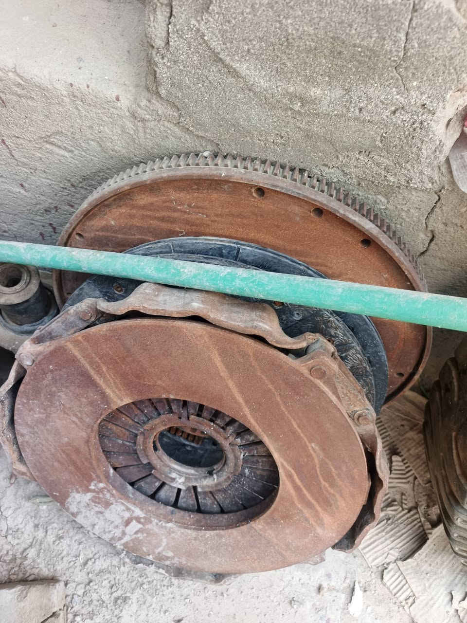 سلام عليكم غراض البي كرواتي سوبارت عدد 2واحد شغال واحد يرادله تجفيت + كمبريسر + سلف شغال + دوسه مالت دعاميه +دينمه يرادلها تجفيت + عينه وفلاوين مالت كير 155 ابيعهن شلع قلع +تاير مالت فوزه سبير كلهن سعرهن 500 الف ***********
