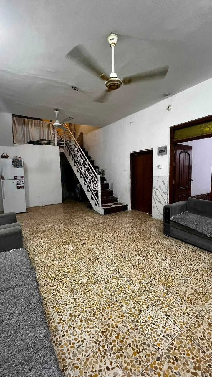 🏡 للبيع بيت في الناصرية – حي الخضراء (موقع مميز)
📐 المساحة: 240 م² (10×24)

🏠 طابق واحد – بناء طابوك أصلي وسقف صب كونكريت.

نوع العقار: طابو صرف

يحتوي على:

🛋️ استقبال

🛋️ صالة

🛏️ غرفتا نوم

🍽️ مطبخ

🌳 حوش واسع

🚻 حمامان (داخلي وخارجي)

🛒 محل تجاري ويعمل حالياً.

📍 الموقع: حي الخضراء، ثالث بيت عن شارع زديناوية السايدين، قريب جداً من الشارع الرئيسي.

⚡💧 الخدمات: ماء، كهرباء، مجاري، وإنترنت كيبل ضوئي.

📞 للاستفسار والمعاينة:

***********
السعر : خاص
