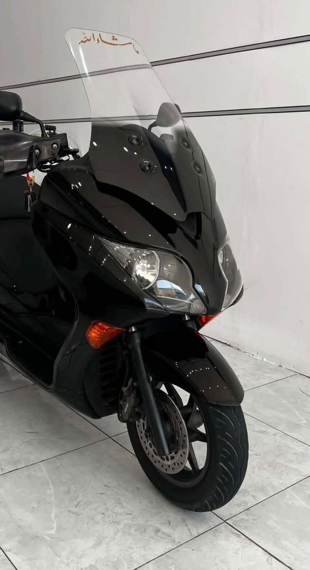 لله فورزه MF صفر 10 مواصفات  جديده لوك زيرو  لون اسود صدفي  نظافه 💯بل 💯المواصفات
يدات هيتر تدفئه بل يدات 

نظام سكيورتي 

جهاز انذار مانع سرقه 

نظام GBS تتبع طرق 

جامه طويله بلاد 

كلوب جنطه 
مصدات هوائيه

2بصمه +سويج طوارئ 
منظومه زنون 

عميه بلاد 

وياله سود بلادي

عدة الشركه  

تايرات جلاتين شركه مشلن 

ستاند حساس +سايد بريك 

 المسافه المقطوعه 20الف حقيقي الدراجه بحاله الوكاله الجناي يتصل ويدلل مكاني بغداد حي جامعه📱 ***********
