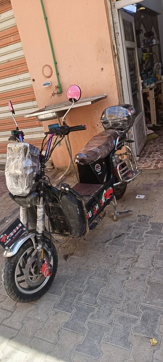 ماطور شحن هيوشه موديل 25 كشر بدون بطاريات يرادله ترتيبات بسيطه السعر 260 وبي مجال *********** المكان كبيسه
