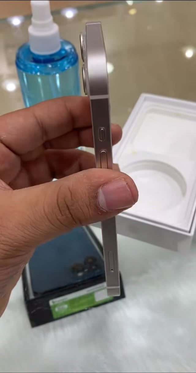 سلام عليكم ايفون 14 عادي وتر  نضيف 100 ب 100. بطارية🔋85  ذاكره 128   شخط مابي الكارتونه ويا. السعر 650 الوقع  بعقوبه ***********
